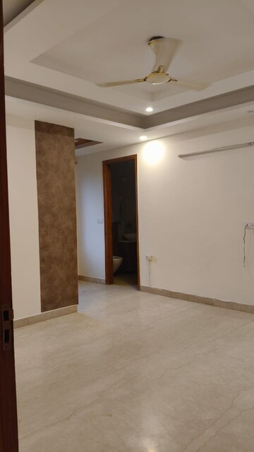 Room in 4 BHK Builder Floor at Sector 15 – for Rent