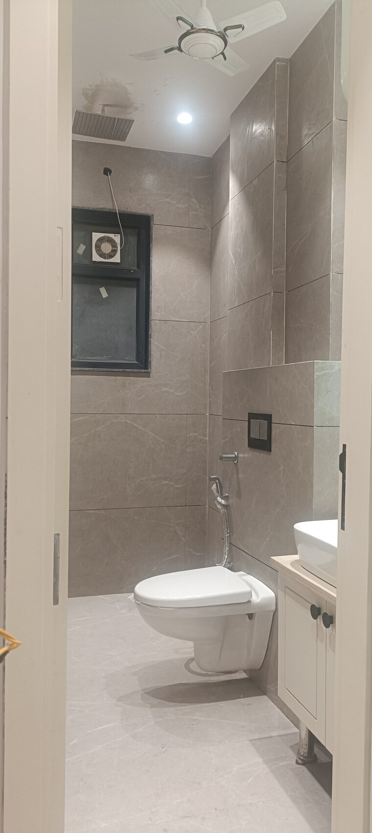 Attached Bathroom, surajmal vihar 3 Bedroom 1800 Sq.Ft. Builder Floor In Surajmal Vihar Delhi 9713836