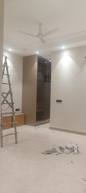 Room in 3 BHK Builder Floor at Surajmal Vihar – for Sale