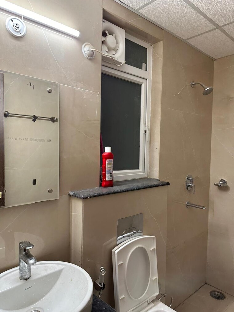 Bathroom, rishita-manhattan 2 Bedroom 905 Sq.Ft. Apartment In Gomti Nagar Lucknow 9713854