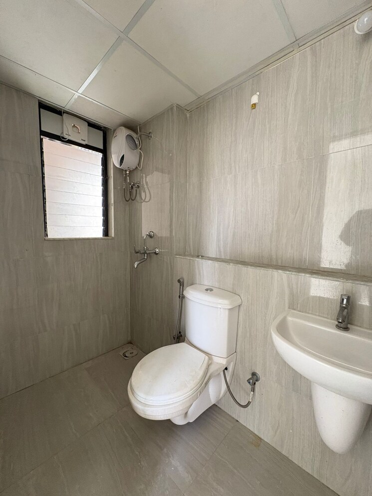 Bathroom, runwal-gardens-phase-2 2 Bedroom 674 Sq.Ft. Apartment In Dombivli East Thane 9714236