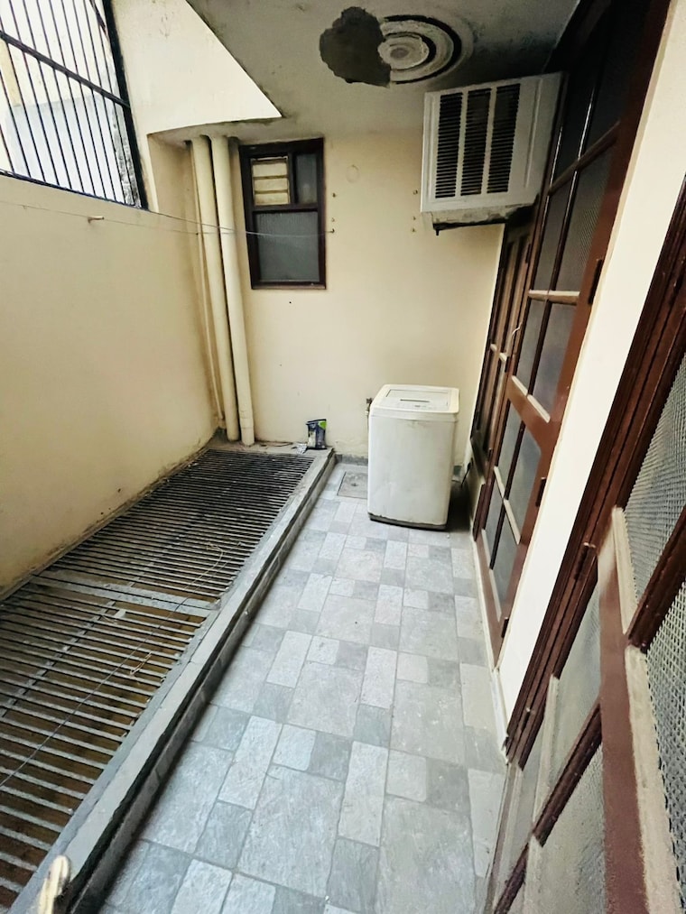 Balcony, sector 52 2 Bedroom 1440 Sq.Ft. Builder Floor In Sector 52 Gurgaon 9713879