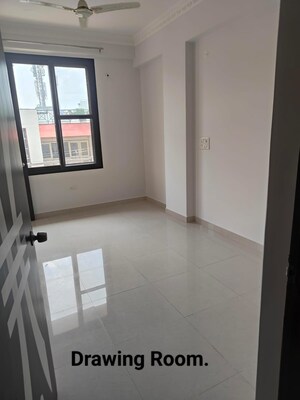 Room in 3 BHK Apartment at Tilak Nagar – for Rent