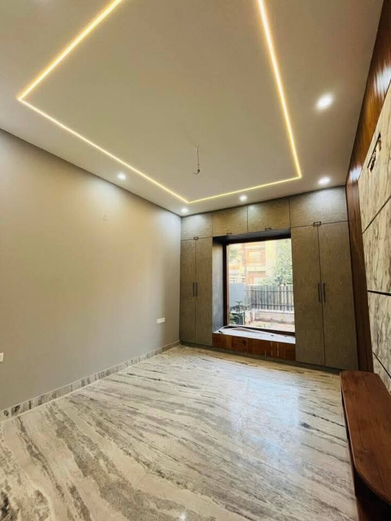 Room, sector 123 6 Bedroom 200 Sq.Yd. Independent House In Sector 123 Mohali 9713878