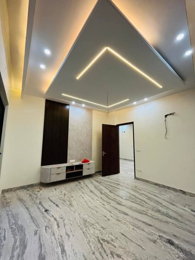 Room, sector 123 6 Bedroom 200 Sq.Yd. Independent House In Sector 123 Mohali 9713878