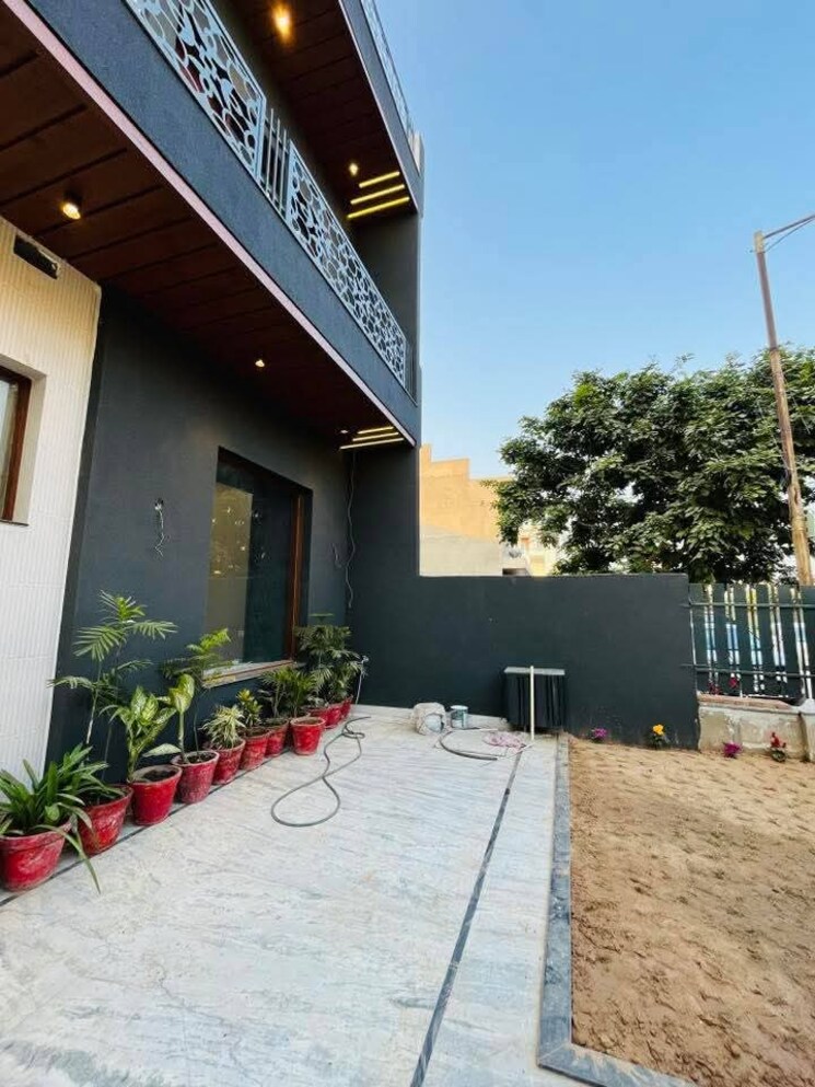  Parking, sector 123 6 Bedroom 200 Sq.Yd. Independent House In Sector 123 Mohali 9713878