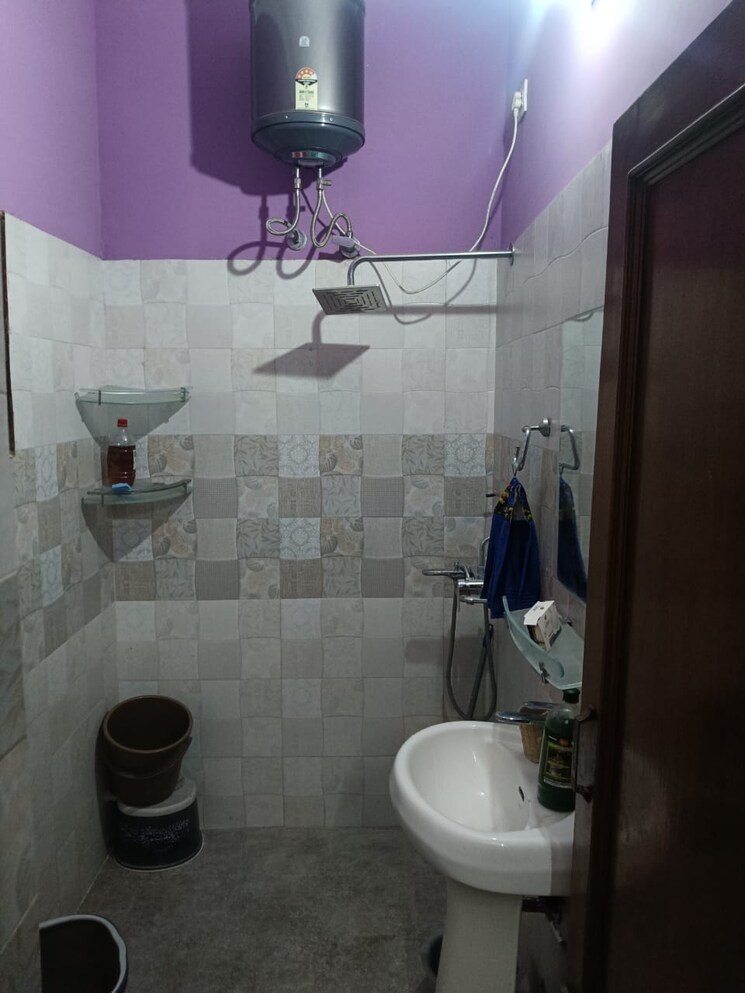 Bathroom, dhakoli 2 Bedroom 100 Sq.Yd. Builder Floor In Dhakoli Zirakpur 9713880