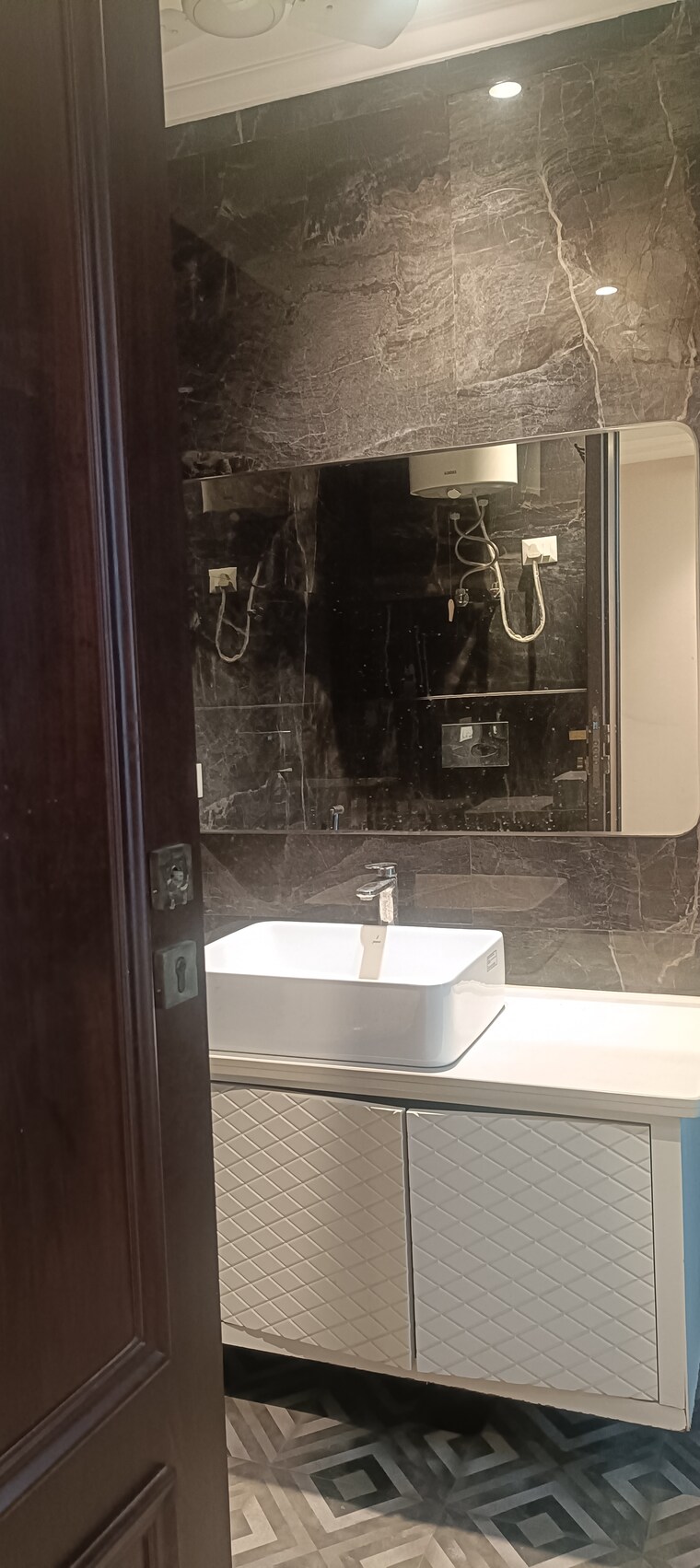 Bathroom, surajmal vihar 3 Bedroom 1800 Sq.Ft. Builder Floor In Surajmal Vihar Delhi 9713949