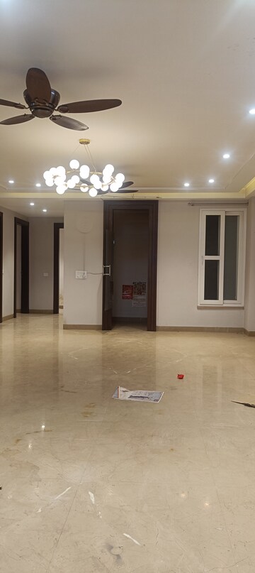 Room in 3 BHK Builder Floor at Surajmal Vihar – for Sale