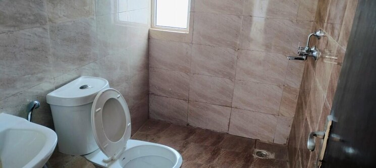 Bathroom, amrapali-crystal-homes 3 Bedroom 1375 Sq.Ft. Apartment In Sector 76 Noida 9713887