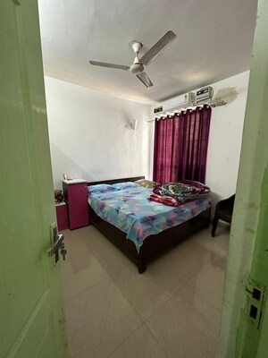 Bedroom in 3.5 BHK Apartment at Unitech Uniworld Gardens 2, Sector 47 – for Rent