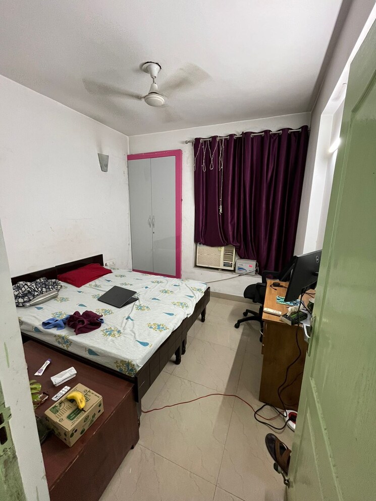 Master Bedroom, unitech-uniworld-gardens-2 3.5 Bedroom 1386 Sq.Ft. Apartment In Sector 47 Gurgaon 9714036