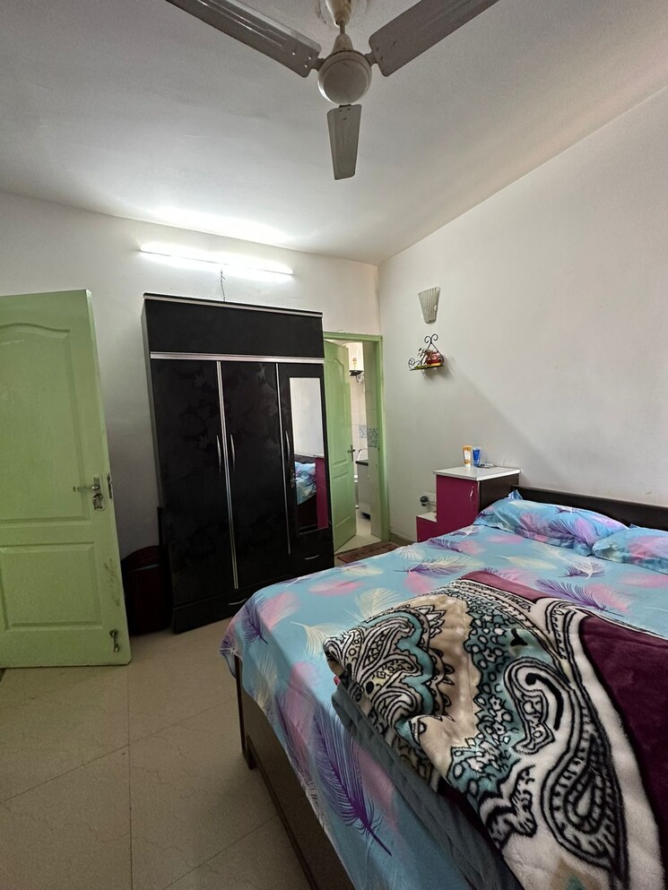 Bedroom, unitech-uniworld-gardens-2 3.5 Bedroom 1386 Sq.Ft. Apartment In Sector 47 Gurgaon 9714036