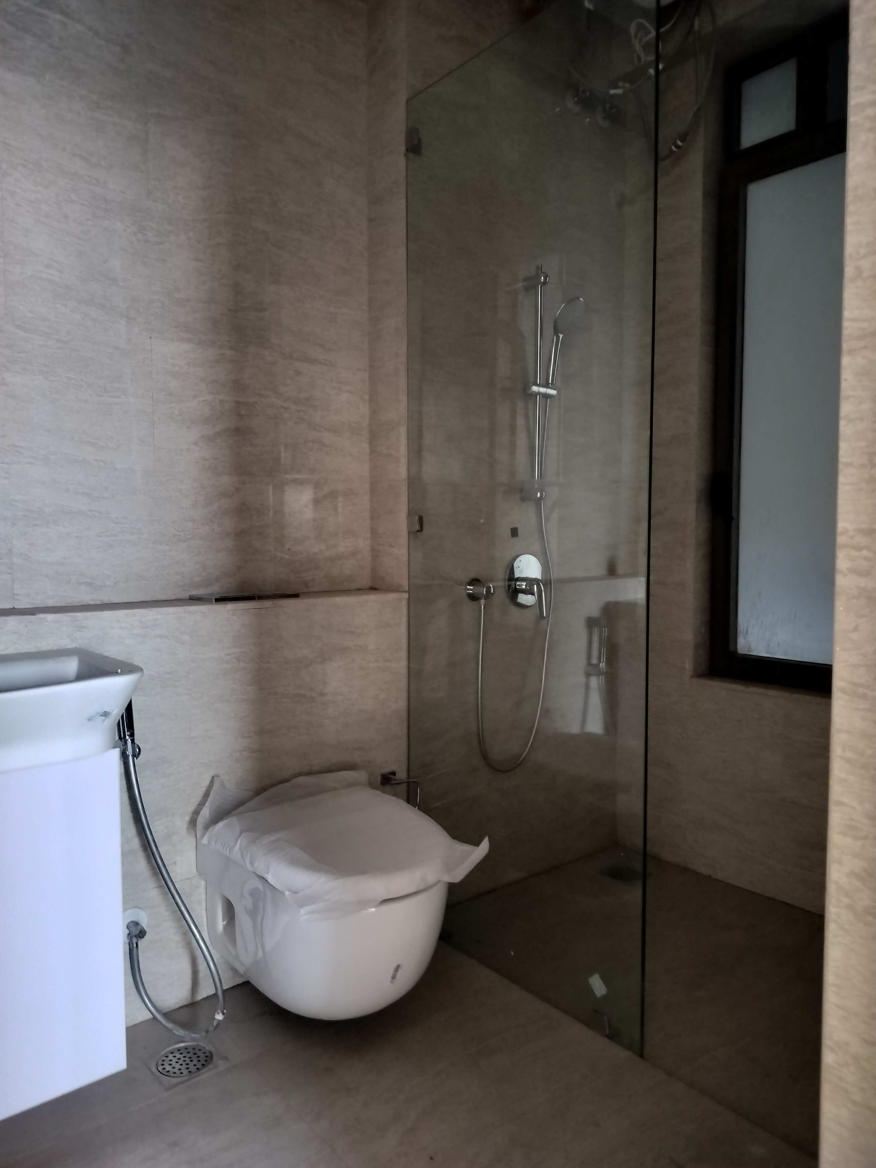 2 BHK + Extra Room Apartment For Rent in Adani Ten BKC