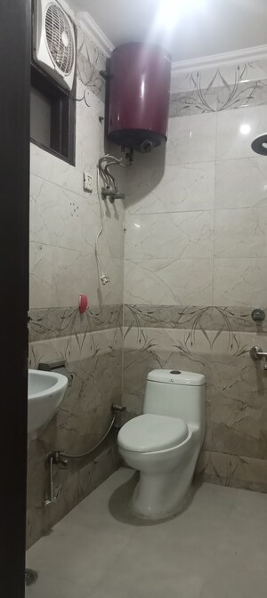 Attached Bathroom in 1 BHK Builder Floor at Panchsheel Vihar – for Rent