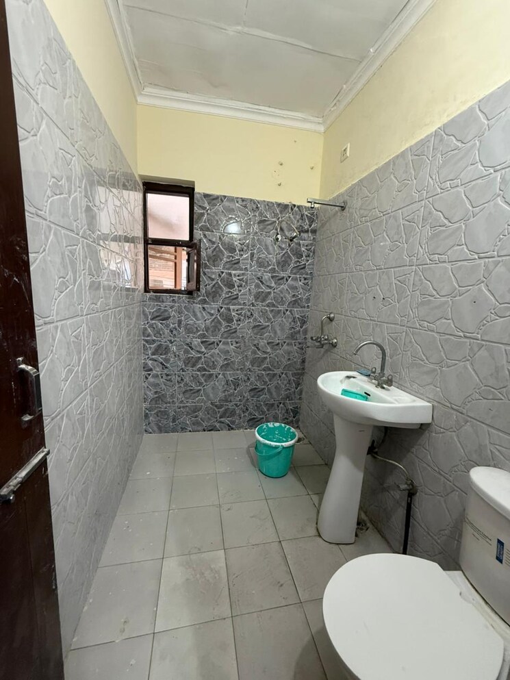 Bathroom, dhakoli 2 Bedroom 112 Sq.Ft. Builder Floor In Dhakoli Zirakpur 9714084