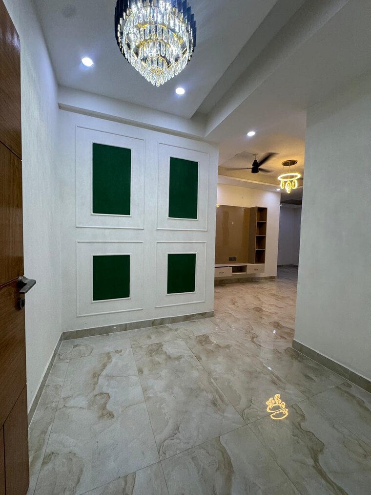 Room, sector 73 3 Bedroom 1555 Sq.Ft. Builder Floor In Sector 73 Noida 9714091