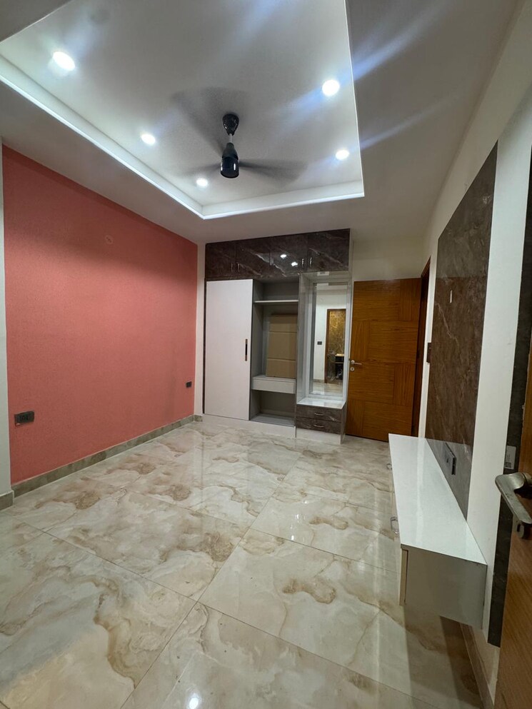 Bedroom, sector 73 3 Bedroom 1555 Sq.Ft. Builder Floor In Sector 73 Noida 9714178