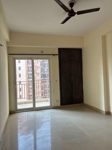 Room in 3 BHK Apartment at Mahagun Moderne, Sector 78 – for Rent