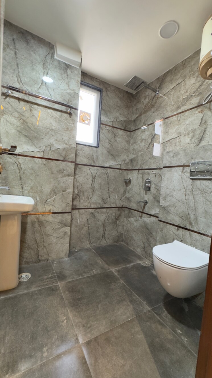 Bathroom, chattarpur 3 Bedroom 1500 Sq.Ft. Builder Floor In Chattarpur Delhi 9714229