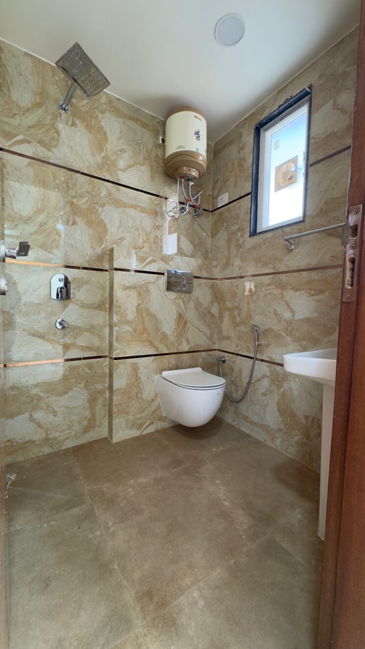 Bathroom, chattarpur 3 Bedroom 1500 Sq.Ft. Builder Floor In Chattarpur Delhi 9714229