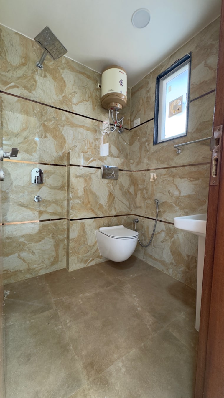 Bathroom, chattarpur 3 Bedroom 1500 Sq.Ft. Builder Floor In Chattarpur Delhi 9714229