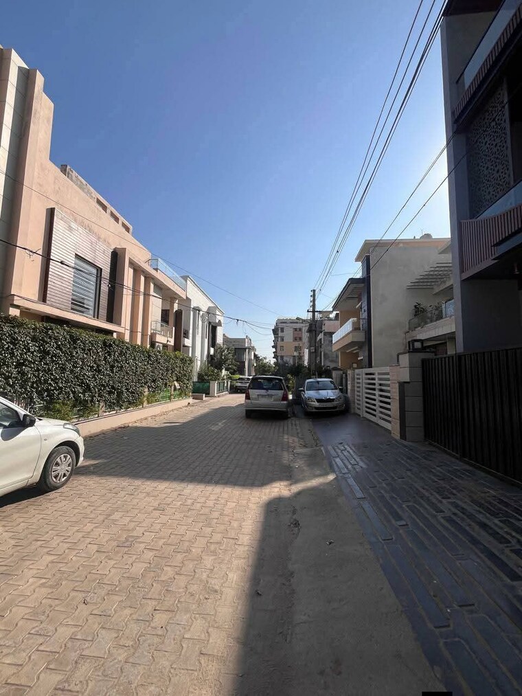  Parking, sector 125 5 Bedroom 216 Sq.Yd. Independent House In Sector 125 Mohali 9714401