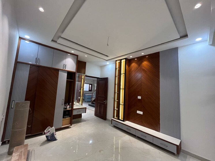 Room, sector 125 5 Bedroom 216 Sq.Yd. Independent House In Sector 125 Mohali 9714401