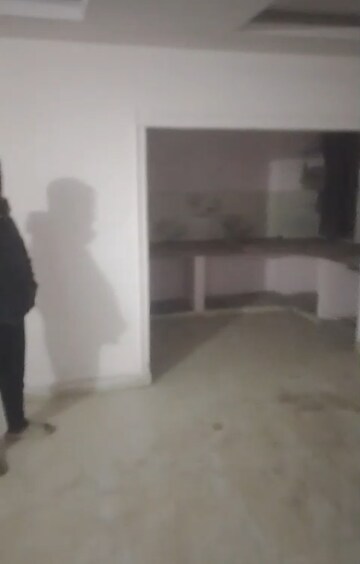 Room in 4 BHK Builder Floor at Sector 70 – for Rent