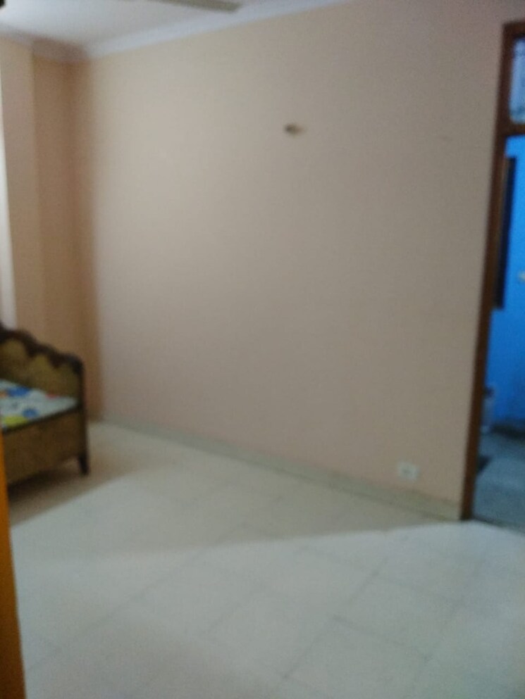 Room, lajpat nagar 4 1 Bedroom 456 Sq.Ft. Builder Floor In Lajpat Nagar 4 Delhi 9714244