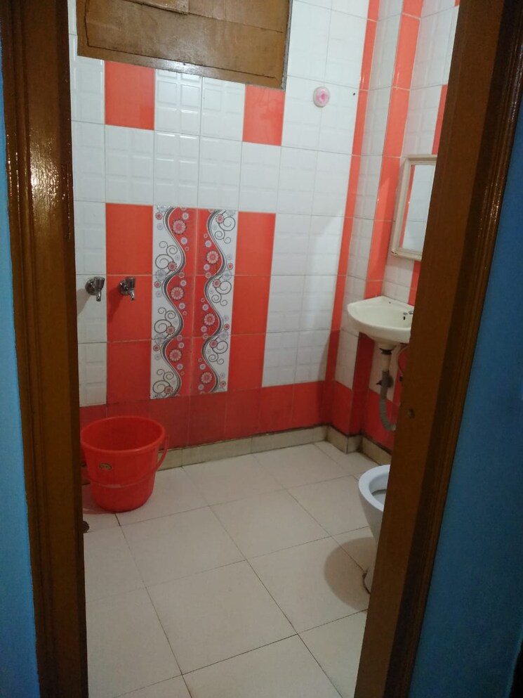 Bathroom, lajpat nagar 4 1 Bedroom 456 Sq.Ft. Builder Floor In Lajpat Nagar 4 Delhi 9714244