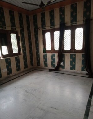 Room in 2 BHK Villa at Aliganj – for Rent