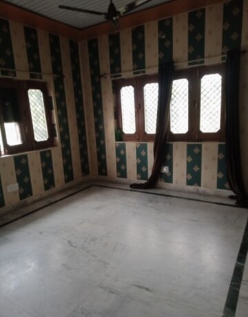 Room in 2 BHK Villa at Aliganj – for Rent