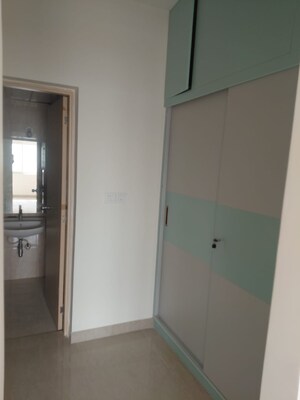 Room in 3.5 BHK Apartment at Mantri Serenity, Kanakapura Road – for Rent