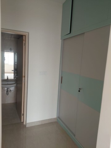 Room in 3.5 BHK Apartment at Mantri Serenity, Kanakapura Road – for Rent