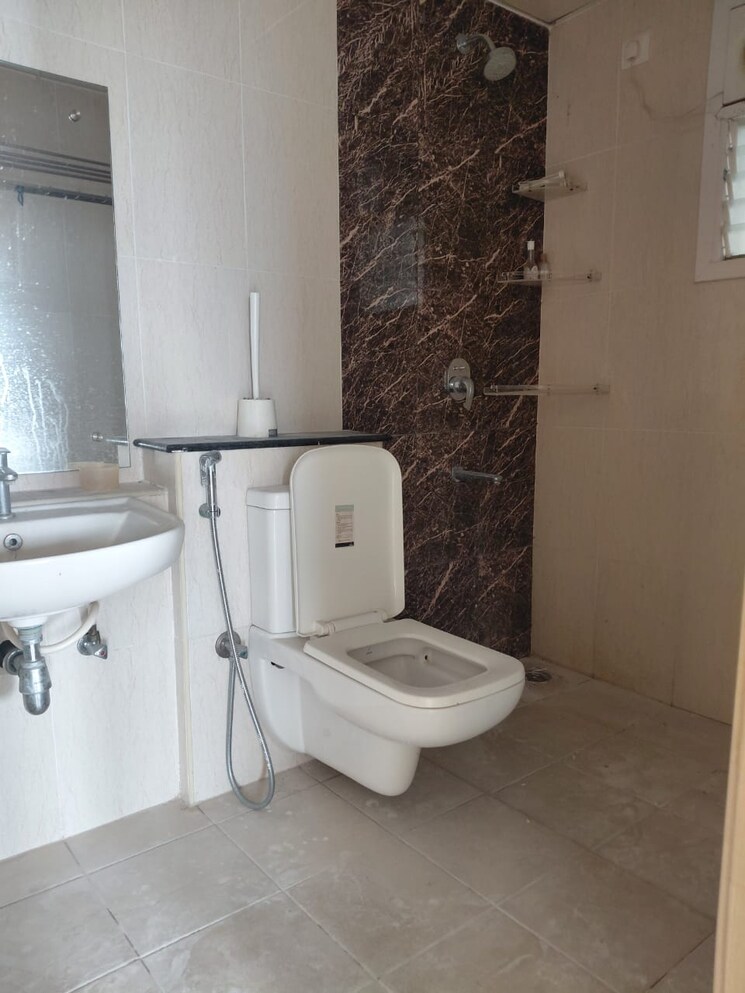 Bathroom, mantri-serenity 3.5 Bedroom 2104 Sq.Ft. Apartment In Kanakapura Road Bangalore 9714438