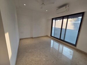 Room in 3 BHK Apartment at Vaswani Bel Air, Bandra West – for Rent