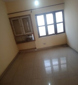 Room in 1 BHK Villa at Aliganj – for Rent