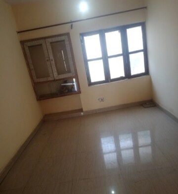 Room in 1 BHK Villa at Aliganj – for Rent