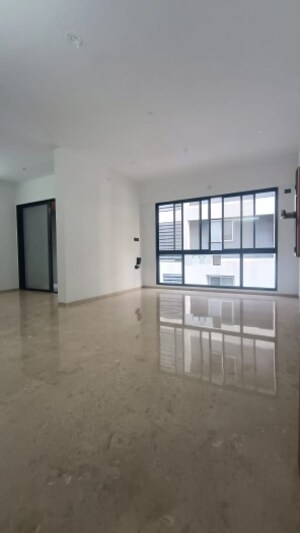 Room in 3 BHK Apartment at Sun Flower, Mukund Nagar – for Sale