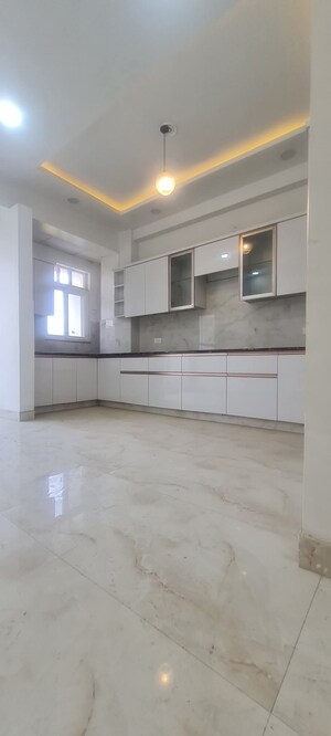 Room in 3 BHK Apartment at Apex Athena, Sector 75 – for Sale