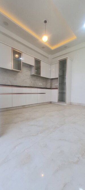 Room in 3 BHK Apartment at Apex Athena, Sector 75 – for Sale