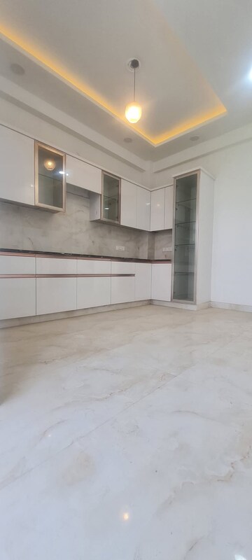 Room in 3 BHK Apartment at Apex Athena, Sector 75 – for Sale