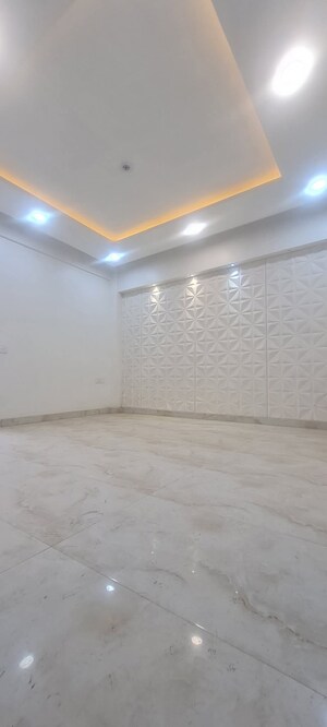 Room in 3 BHK Apartment at Apex Athena, Sector 75 – for Sale