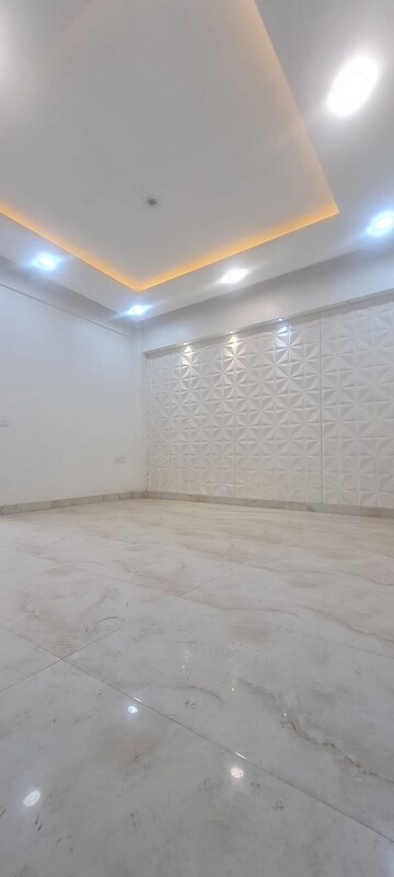 Room in 3 BHK Apartment at Apex Athena, Sector 75 – for Sale