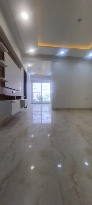 Room in 3 BHK Apartment at Apex Athena, Sector 75 – for Sale