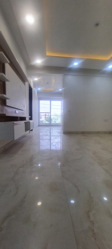 Room in 3 BHK Apartment at Apex Athena, Sector 75 – for Sale