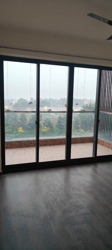 Room in 3 BHK Builder Floor at Adani Samsara Ivana, Sector 63 – for Rent