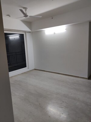 Room in 2.5 BHK Apartment at Umang Winter Hills, Sector 77 – for Rent