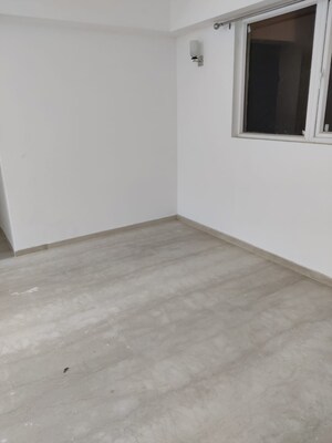 Room in 2.5 BHK Apartment at Umang Winter Hills, Sector 77 – for Rent